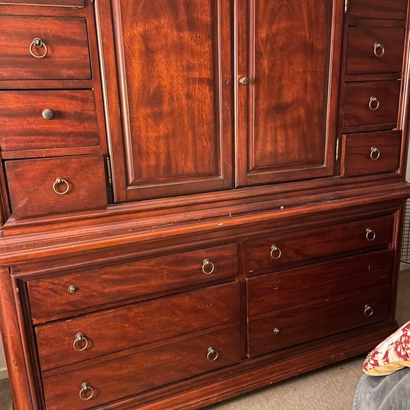 Large cherry chest - Picture 2 of 4
